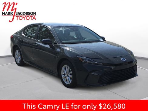 Used 2025 Toyota Camry LE FWD image 5