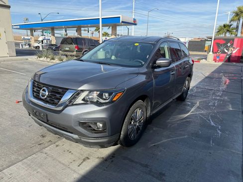 Used 2020 Nissan Pathfinder SV image 9