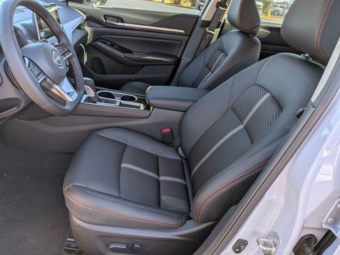 New 2025 Nissan Altima 2.5 SR image 14