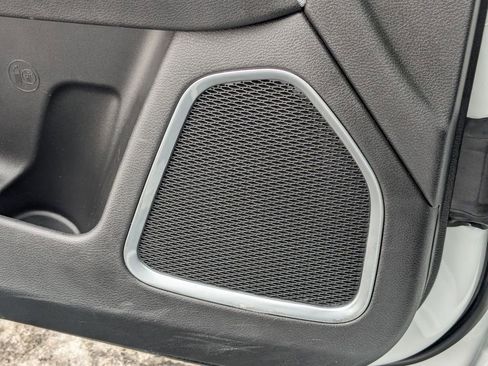 Used 2025 Jeep Compass Latitude image 15