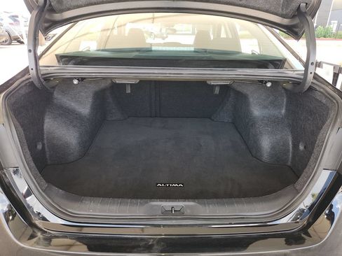 Used 2025 Nissan Altima 2.5 SV FWD image 14