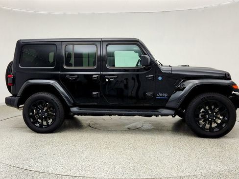 Used 2025 Jeep Wrangler Unlimited Sahara AWD/4WD image 4