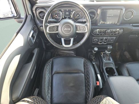 Used 2021 Jeep Gladiator Overland image 12