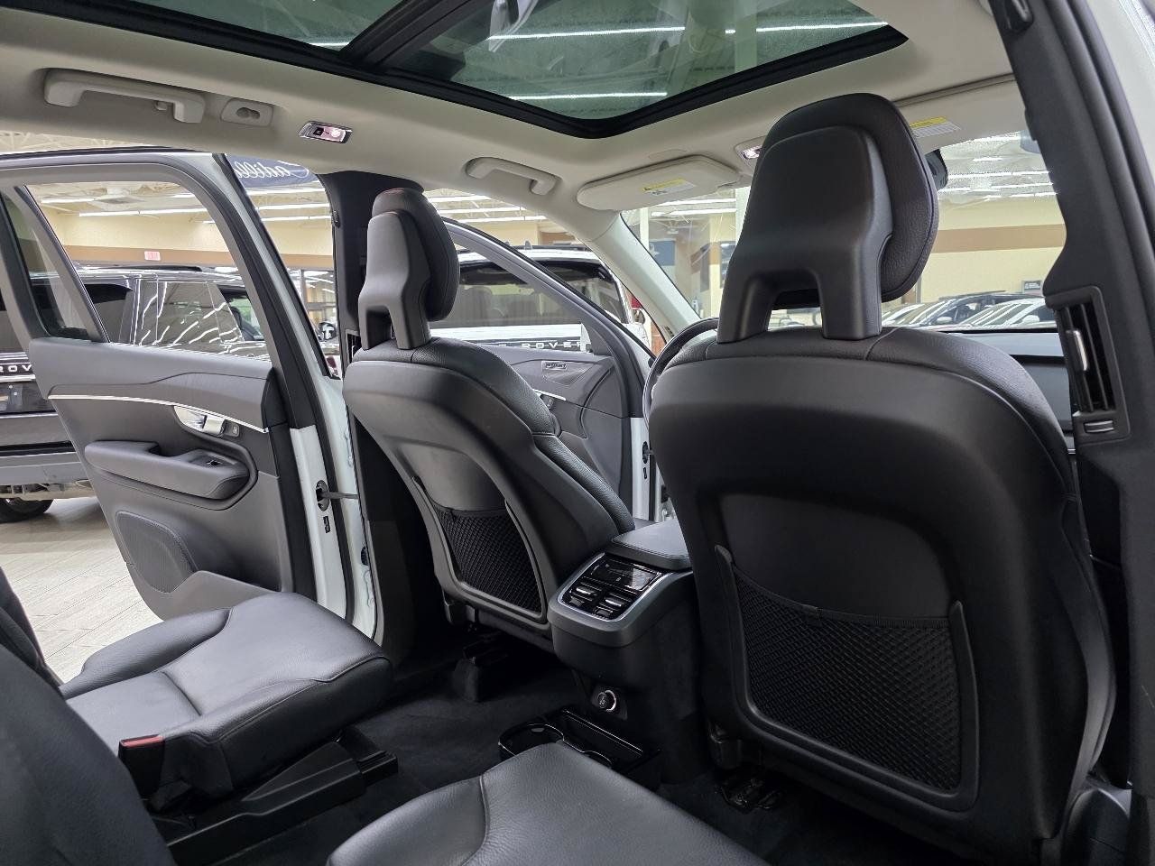 Used 2020 Volvo XC90 T6 Momentum AWD/4WD image 25