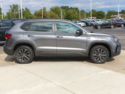 Used 2024 Volkswagen Taos S FWD image 4