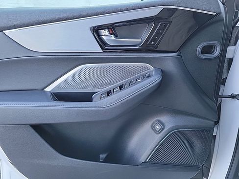 Used 2023 Acura MDX SH-AWD image 36