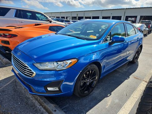 Used 2019 Ford Fusion SE w/ Equipment Group 151A image 2