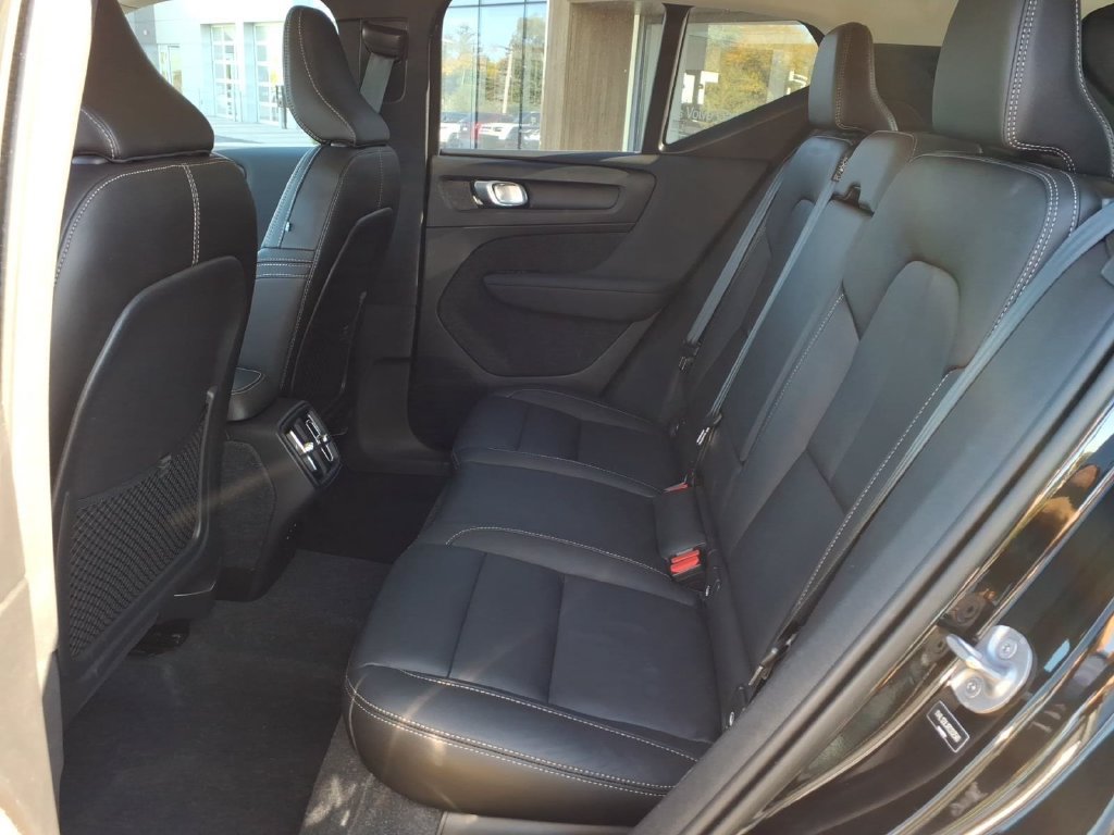 Certified 2024 Volvo XC40 B5 Plus w/ Protection Package Premier AWD/4WD image 8
