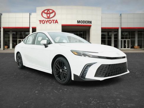 New 2026 Toyota Camry SE image 3