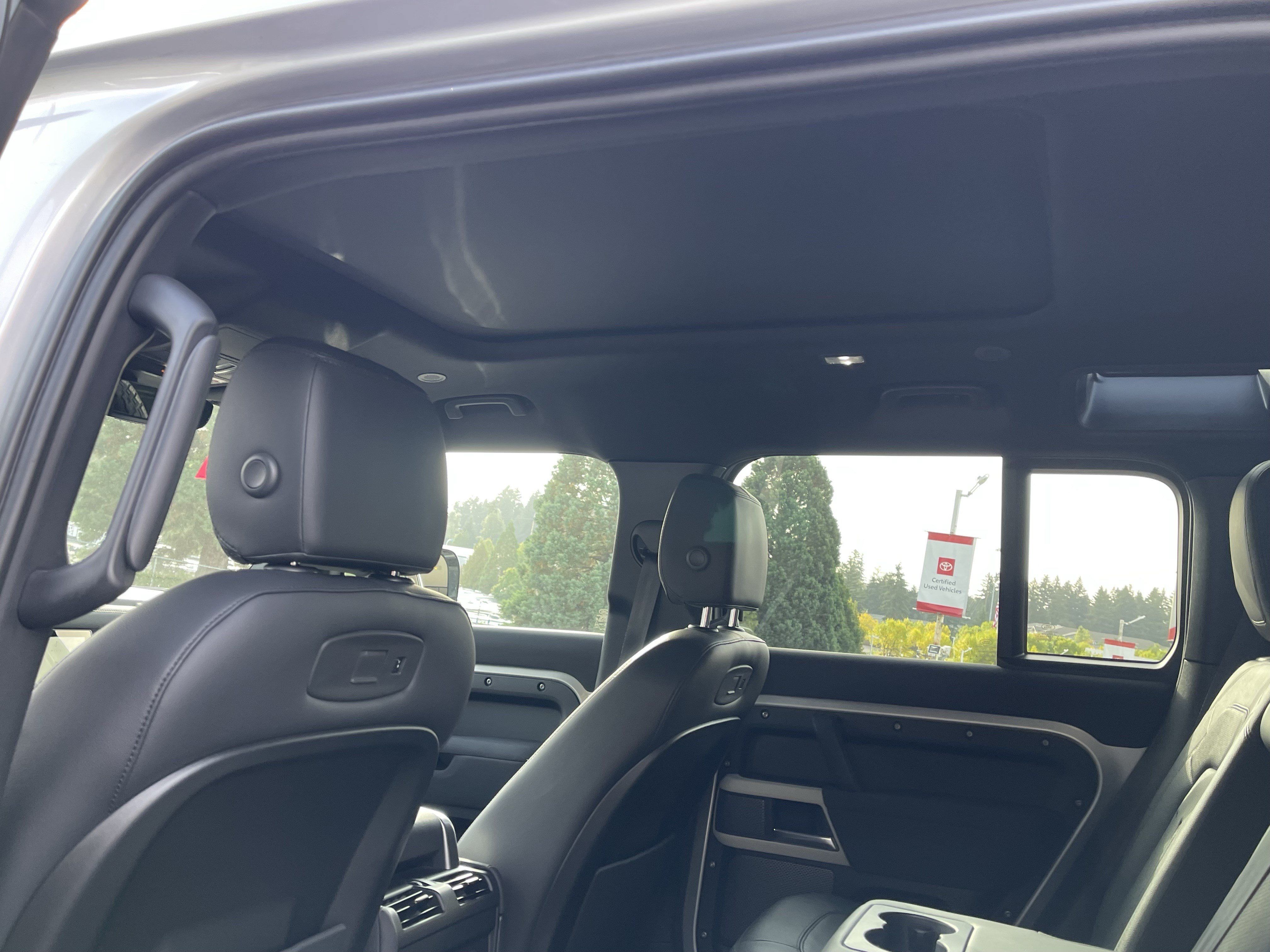 Used 2022 Land Rover Defender 110 SE AWD/4WD image 14
