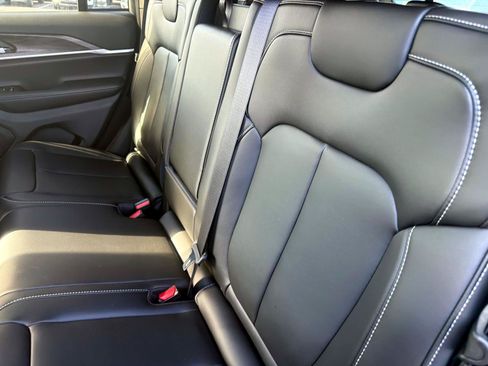New 2026 Jeep Grand Cherokee Limited AWD/4WD image 7