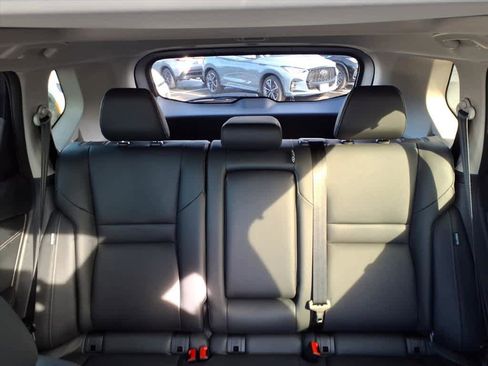 Used 2025 Nissan Rogue SL w/ Tech Package image 16