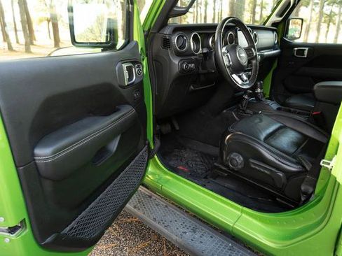 Used 2019 Jeep Wrangler Unlimited Sahara w/ Uconnect 4C Nav & Sound Group image 11