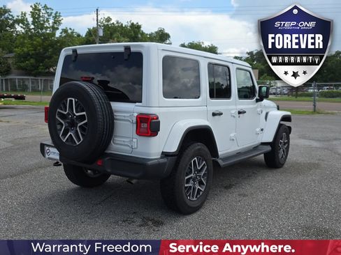 Used 2026 Jeep Wrangler Unlimited Sahara AWD/4WD image 7