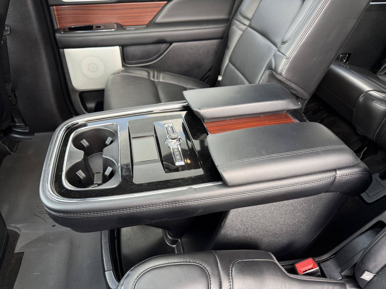 Used 2021 Lincoln Navigator Reserve w/ Luxury Package RWD image 20