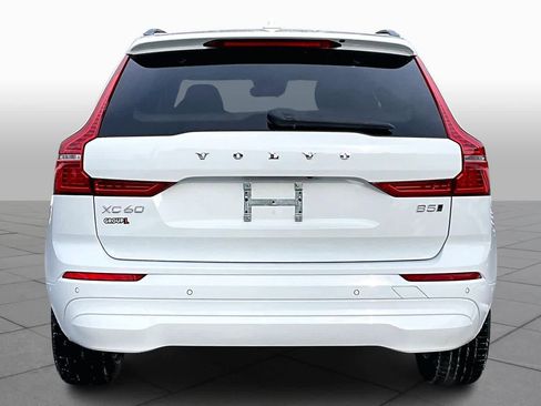 Used 2022 Volvo XC60 B5 Momentum image 4