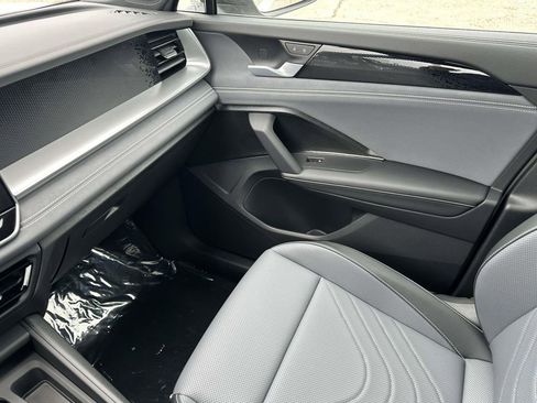 New 2026 Volkswagen Tiguan SE R-Line AWD/4WD image 25