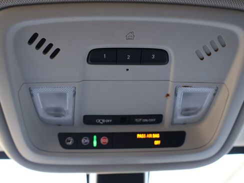 Used 2018 Chevrolet Traverse LT image 15