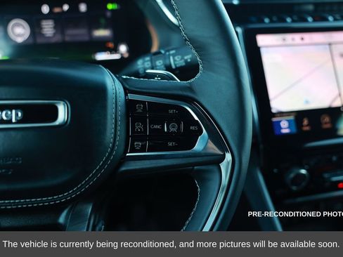 Used 2023 Jeep Grand Cherokee Overland w/ Advanced Protech Group III image 21