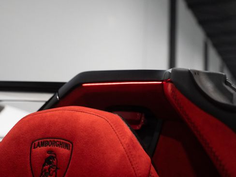 Used 2020 Lamborghini Aventador SVJ AWD/4WD image 44
