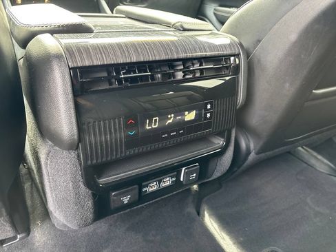 Used 2022 Jeep Wagoneer Series II AWD/4WD image 21