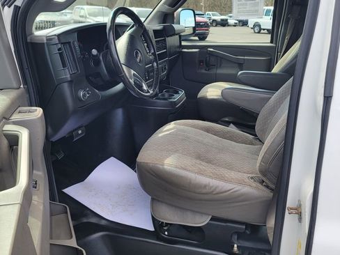 Used 2017 GMC Savana 2500 RWD image 19