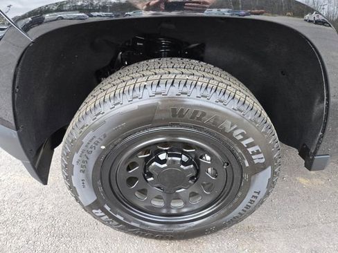 Used 2023 Chevrolet Colorado W/T image 17