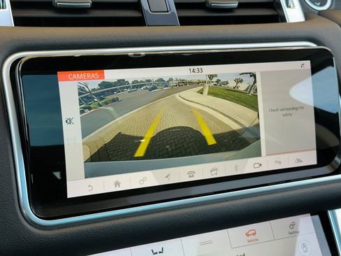 Used 2018 Land Rover Range Rover Sport SE image 25