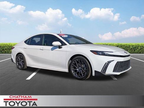 Certified 2025 Toyota Camry SE w/ Convenience Package image 1