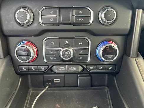 Used 2023 GMC Yukon AT4 w/ AT4 Premium Package AWD/4WD image 12