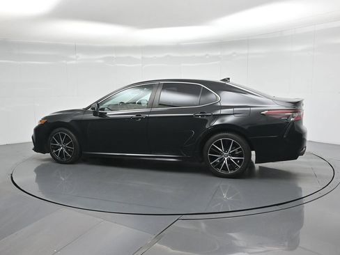 Used 2022 Toyota Camry SE image 6