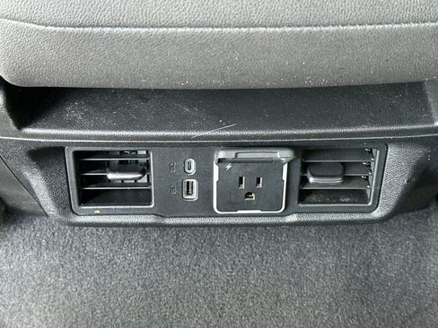 Used 2024 GMC Sierra 1500 SLT image 13