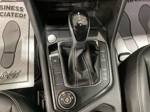 Certified 2023 Volkswagen Tiguan SE R-Line image 18