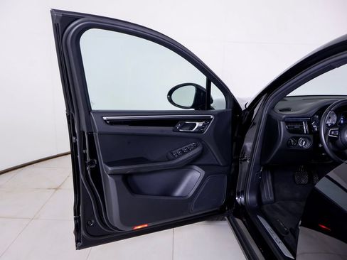 Certified 2023 Porsche Macan S AWD/4WD image 27