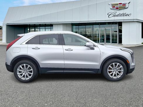 Used 2019 Cadillac XT4 Luxury w/ Cold Weather Package image 7