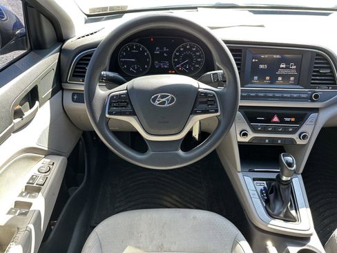 Used 2017 Hyundai Elantra SE image 12