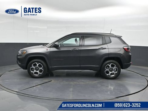 Used 2022 Jeep Compass Trailhawk w/ Trailhawk Convenience Group AWD/4WD image 7