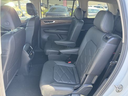 Used 2026 Volkswagen Atlas SE FWD image 31