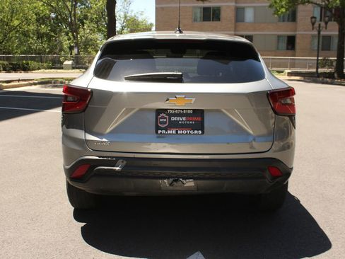Used 2024 Chevrolet Trax LS w/ Driver Confidence Package FWD image 8