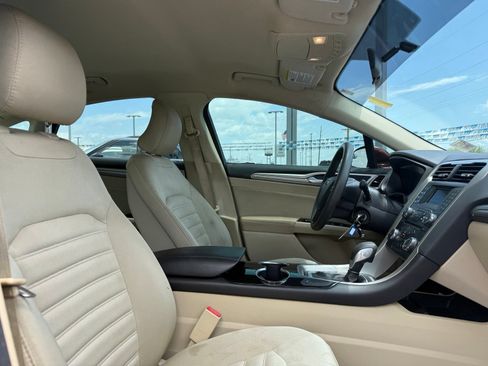 Used 2015 Ford Fusion SE FWD image 7