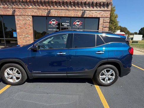 Used 2020 GMC Terrain SLE w/ Driver Convenience Package FWD image 1