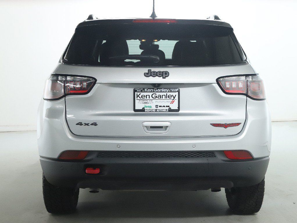 Used 2025 Jeep Compass Trailhawk AWD/4WD image 42
