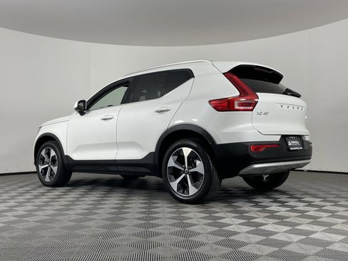 Used 2024 Volvo XC40 B5 Plus image 11