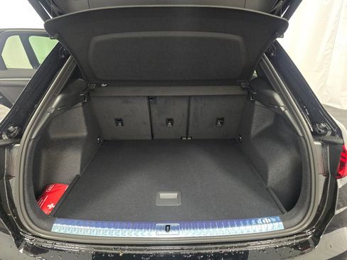 New 2025 Audi Q3 2.0T Premium image 10