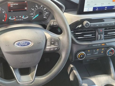 Used 2022 Ford Escape SE image 13