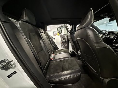 Used 2020 Volvo XC40 T4 R-Design FWD image 19