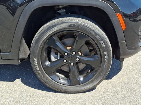 Used 2023 Jeep Grand Cherokee L Laredo image 8