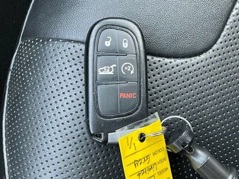 Used 2020 Jeep Cherokee Limited AWD/4WD image 38