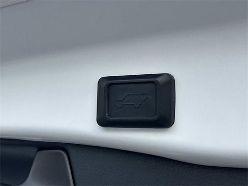Used 2020 Toyota RAV4 Limited image 14