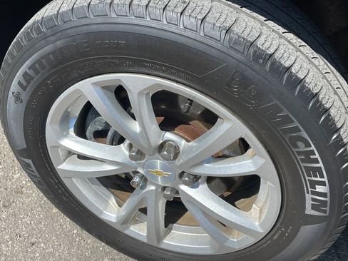 Used 2017 Chevrolet Equinox LT w/ Convenience Package image 8